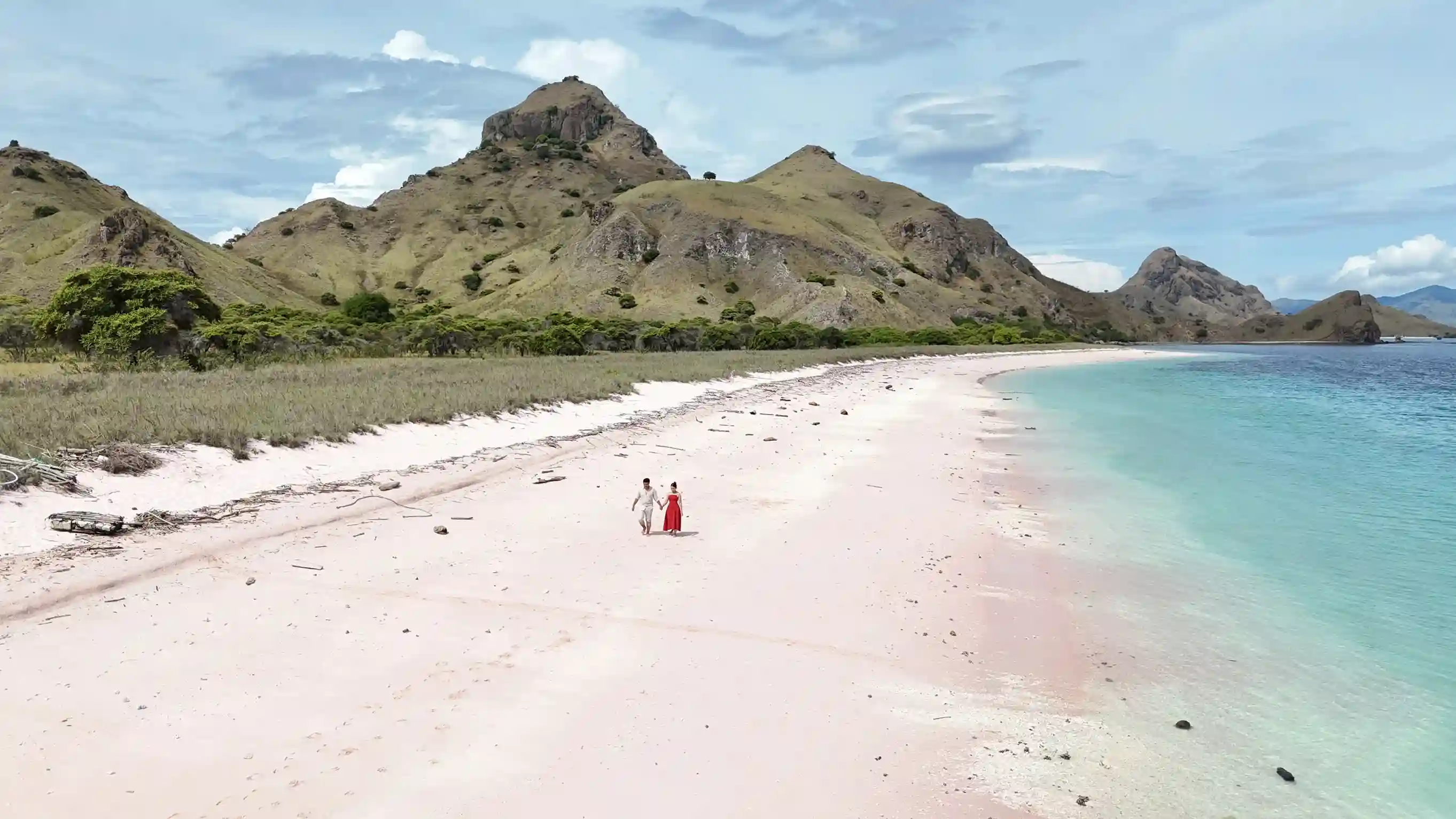 Pink Beach Komodo - Rare Pink Sand Beach Indonesia
