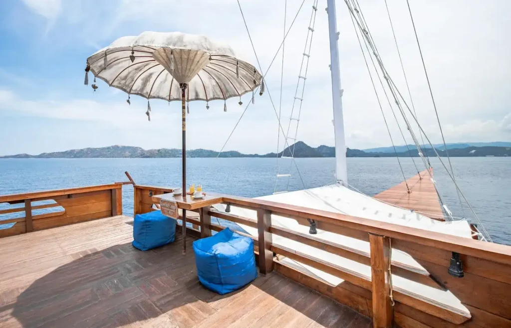 Forward lounge on Magika Liveaboard