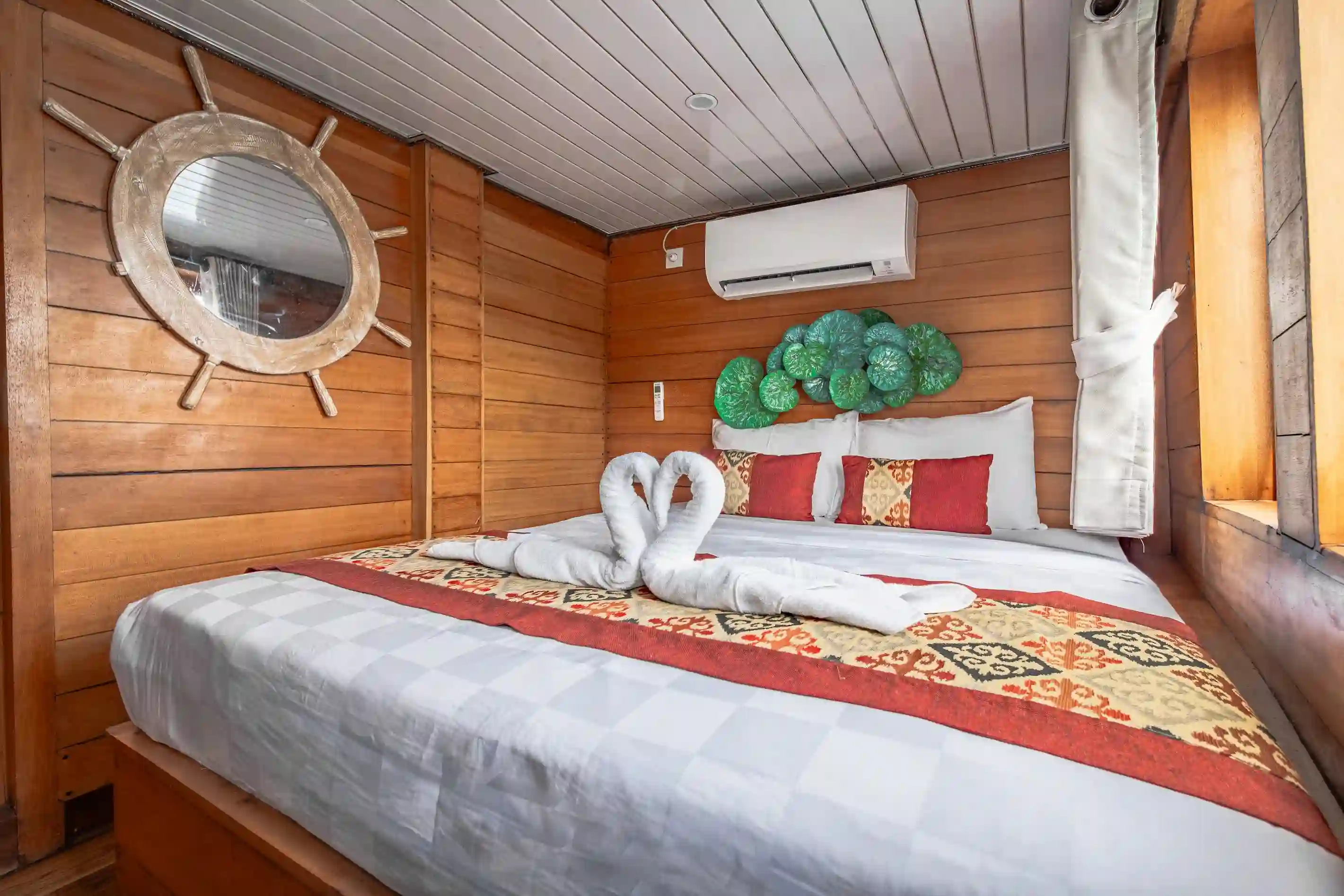 En-suite Deluxe cabin on Magika Liveaboard