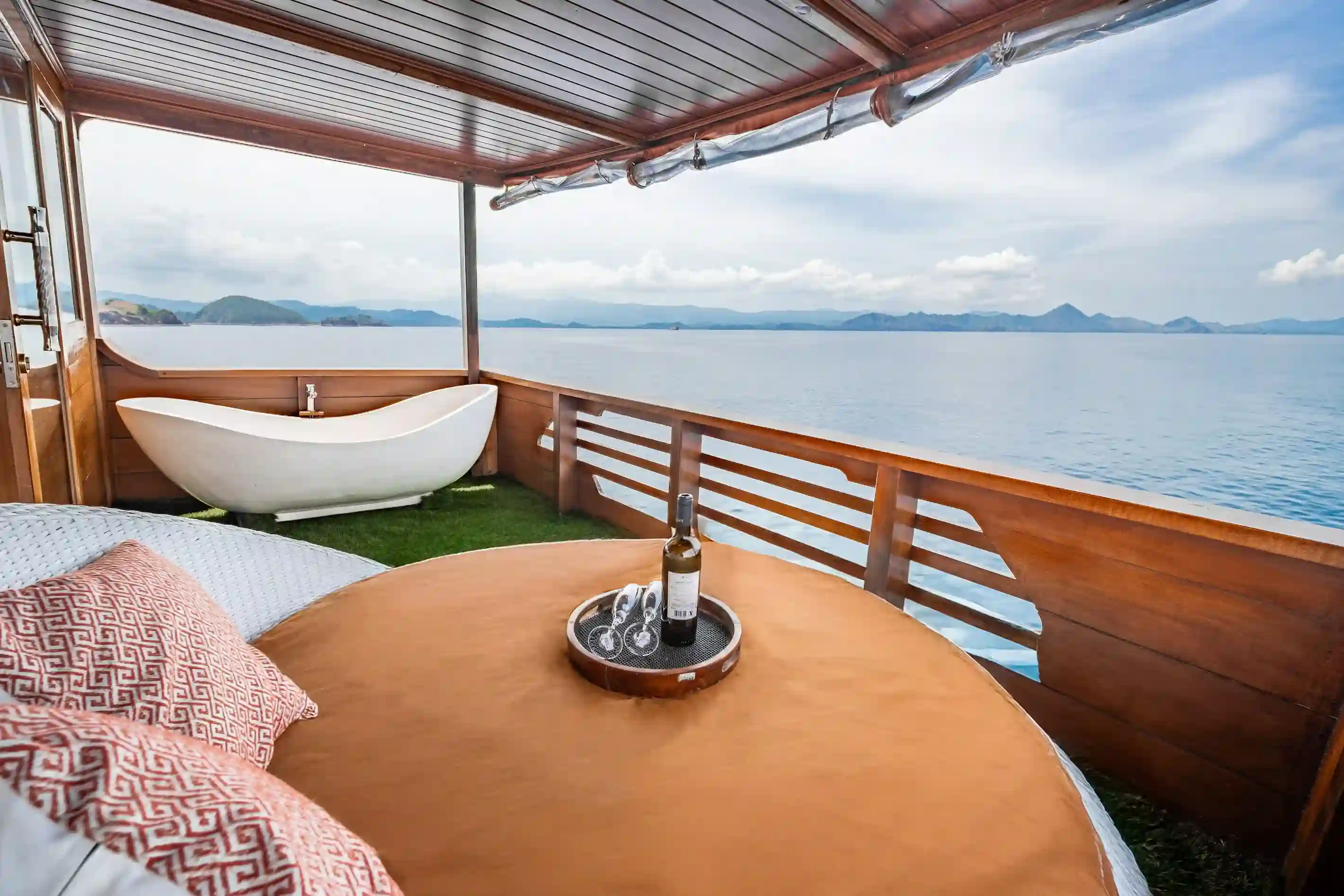 Master cabin balcony with bathtub on Magika Liveaboard