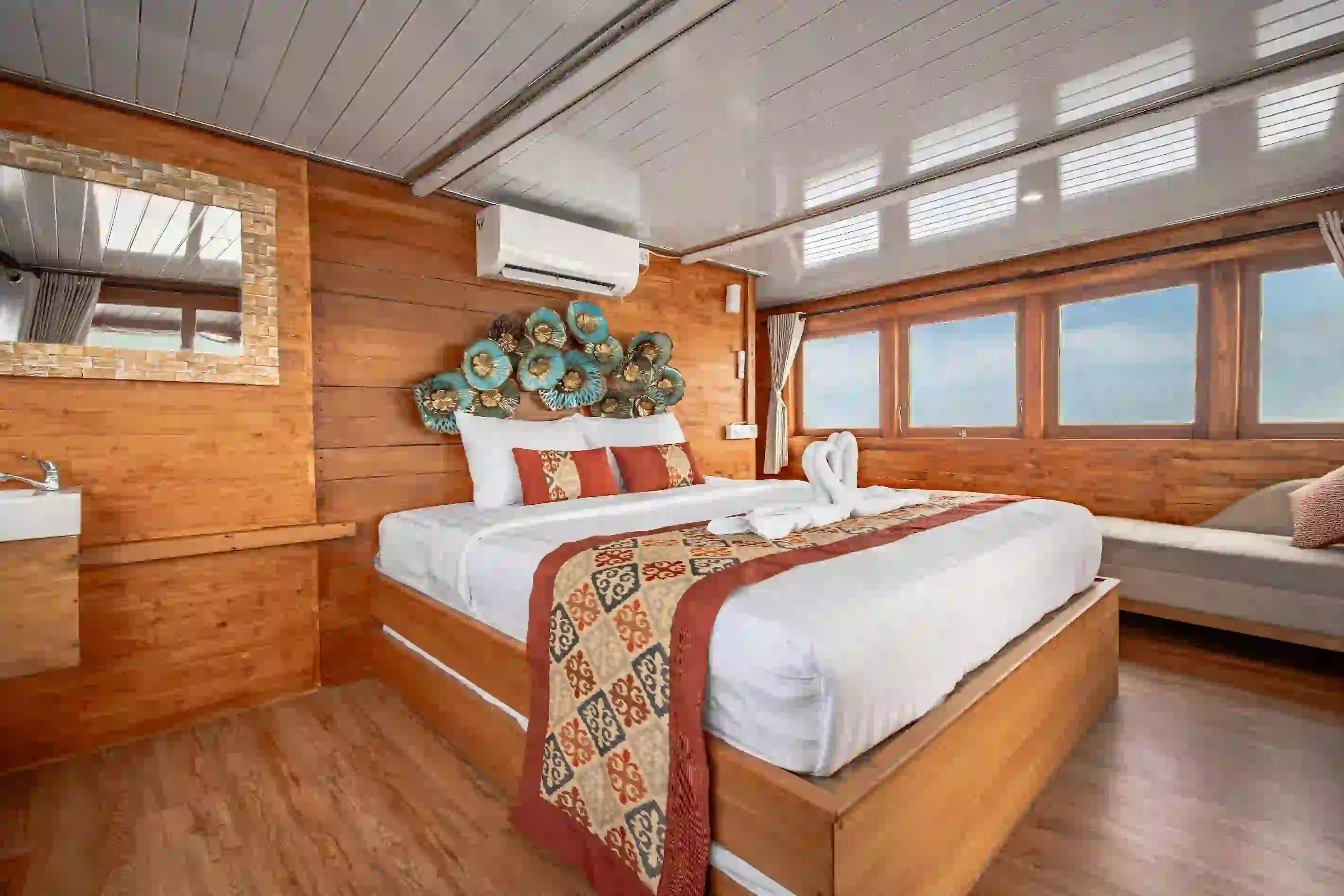 Master Ocean cabin on Magika Liveaboard