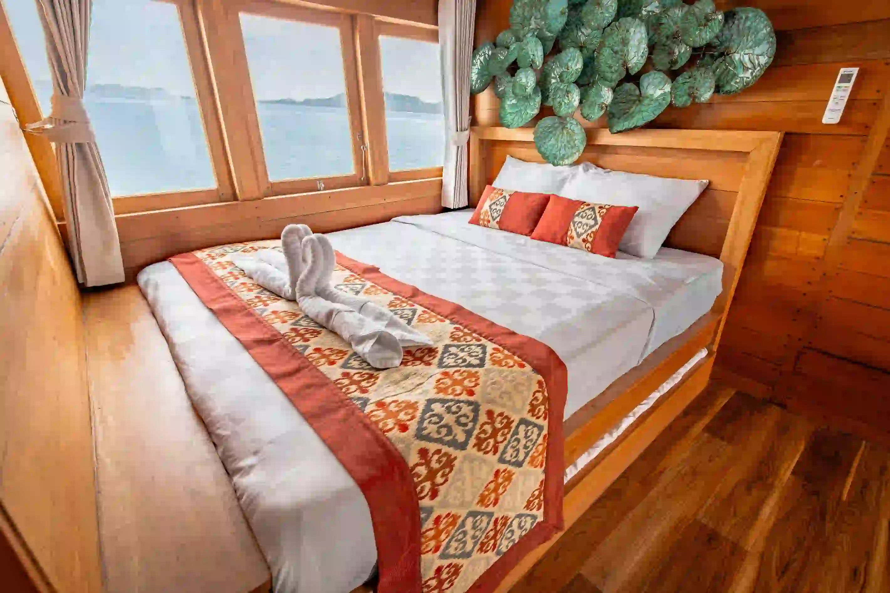 Signature Ocean cabin aboard Magika Liveaboard
