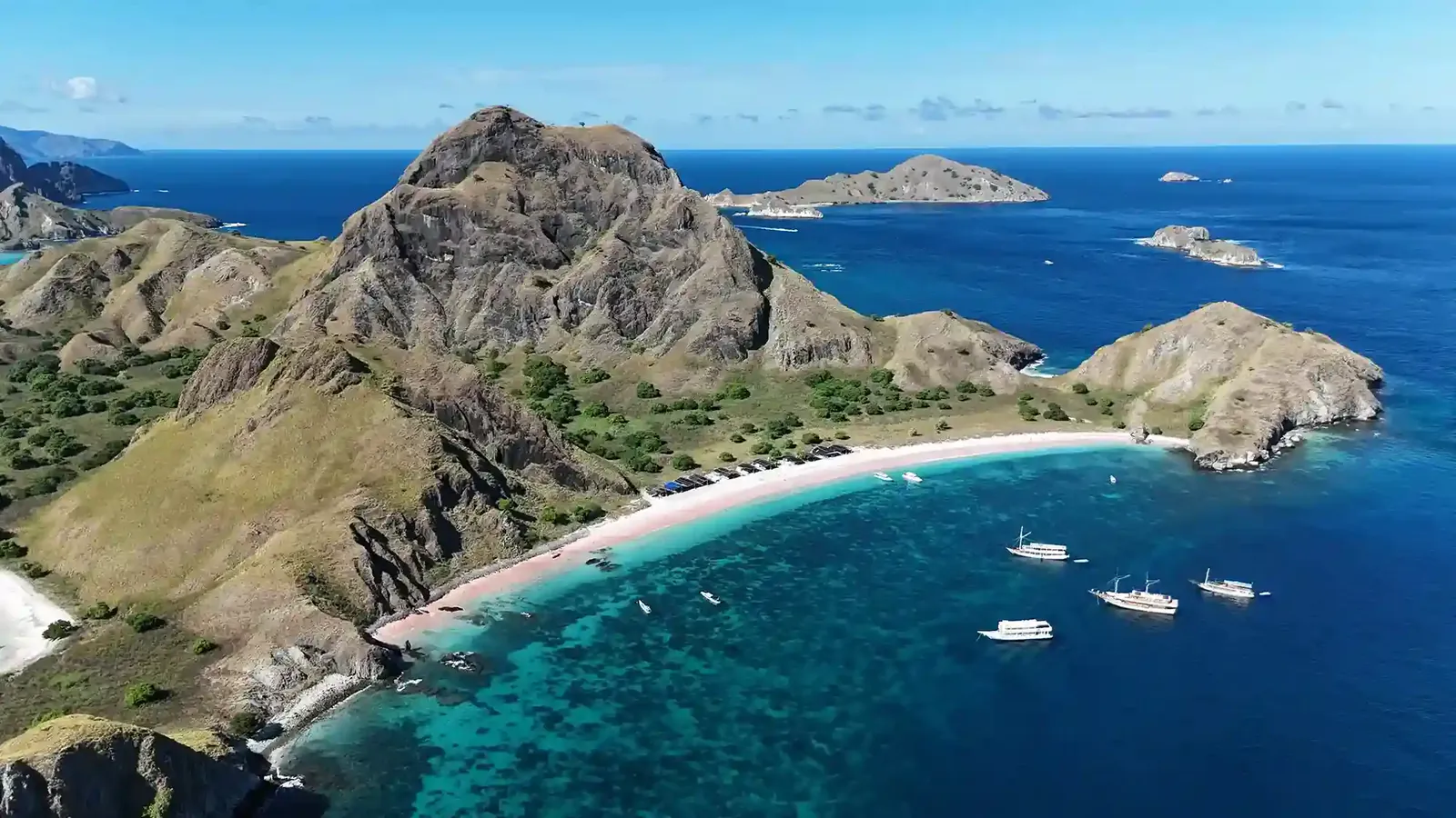 Pink Beach Komodo From a Luxury Liveaboard: Best Hours, Tender Access and Why the Colour Fades